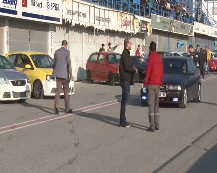 Hız tutkunları kozlarını pistte paylaştı