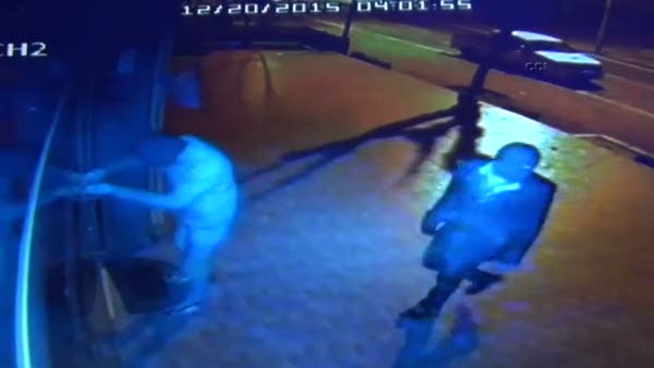 Maskeli hırsızlar güvenlik kamerasına yakalandı