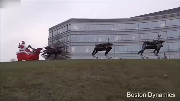 Şaşırtıcı robotlu yılbaşı videosu
