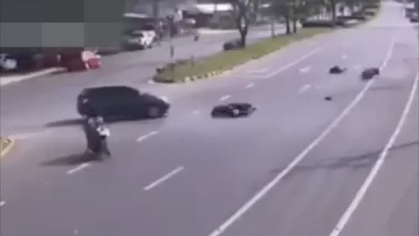 Kazadan sağ kutulan sürücüyü başka araç öldürdü