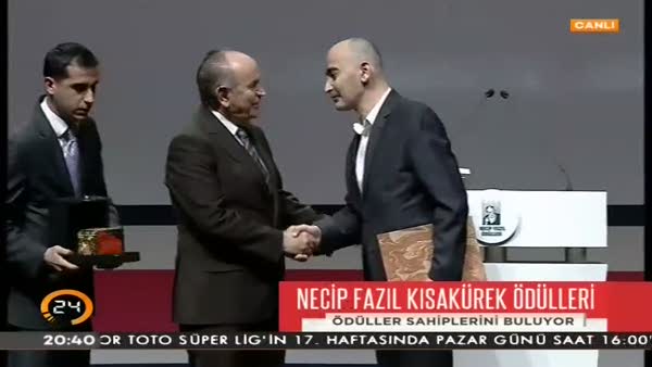 Cevdet Karal, Şiir Ödülü'nü Kadir Topbaş'ın elinden aldı