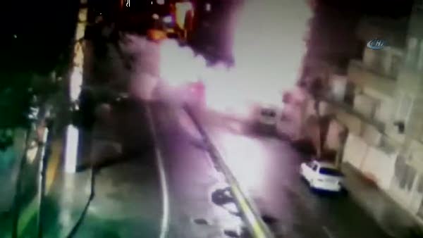 Polis aracına bombalı saldırı kamerada