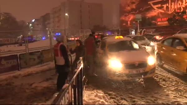 Taksim Meydanı'nda güvenlik önlemleri başladı