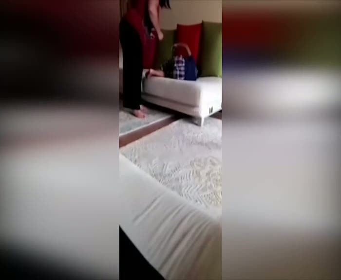 Bu kez öz anne vahşeti kamerada