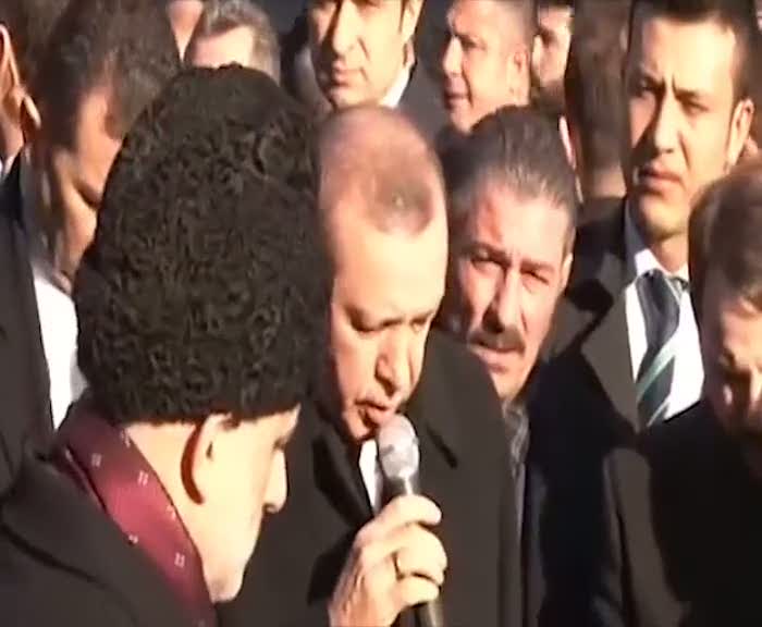 Erdoğan, Karakaya'nın kabri başında Kur'an okudu
