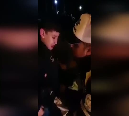 Polis amca üşüyor diye ağlayan çocuk