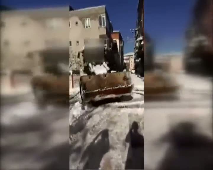 İş makinesiyle drift yaptı