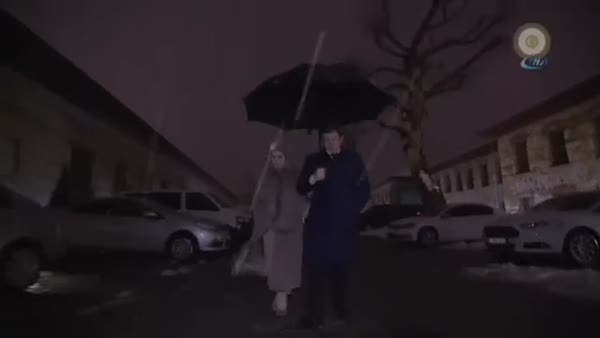Başbakan Davutoğlu ve eşi Sare Davutoğlu karda yürüyüş yaptı