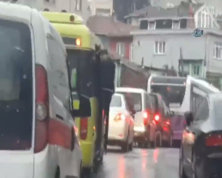 Tehlikeli minibüs yolculuğu kamerada