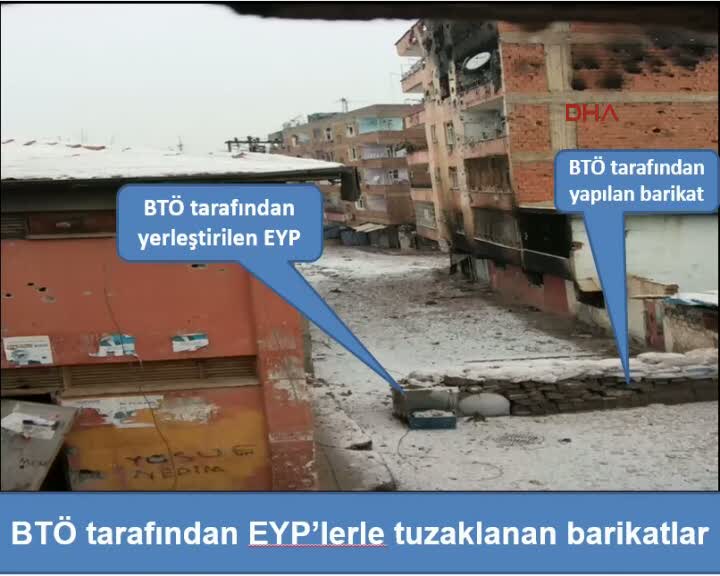 Teröristler evleri patlatarak kaçıyor