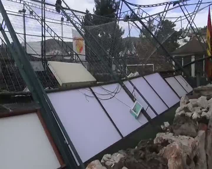 Fırtına halı sahayı yan yatırdı