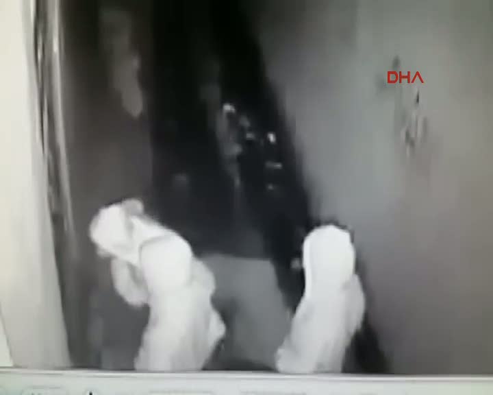 Kuaförün öldürdüğü hırsızlık şüpheliler güvenlik kamerasında