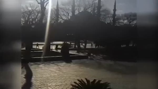 Sultanahmet Meydanı'ndaki patlama yeri amatör kamerada