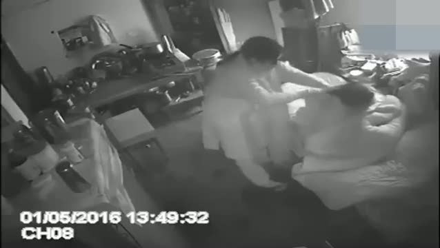 70 yaşındaki kayınvalidesine işkence yapan gelin kamerada