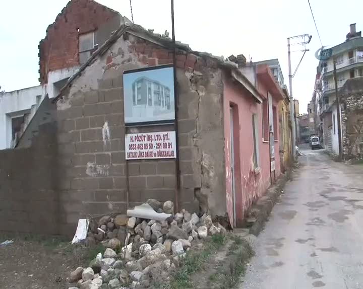 İki daireyi 100 kişiye sattılar