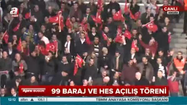 Cumhurbaşkanı Erdoğan, tezahüratlar eşliğinde kürsüye çıktı