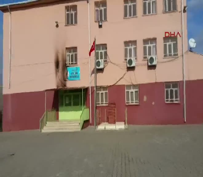 Şırnak'ta 8 okul ve 1 yurda PKK saldırısı!
