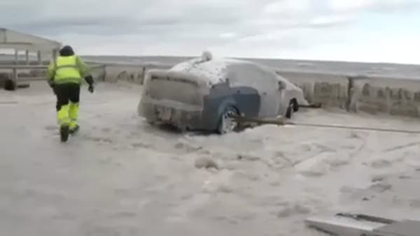 Buz tutmuş araç böyle kurtarıldı