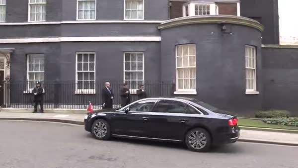 Başbakan Ahmet Davutoğlu, İngiltere Başbakanı David Cameron’la görüşüyor
