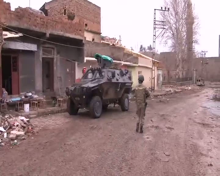 Sur'da 'Kadın Askerler' PKK'ya göz açtırmıyor