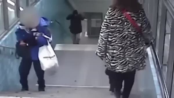 Metroda hırsız dehşeti! Kadına tekme tokat saldırdı!