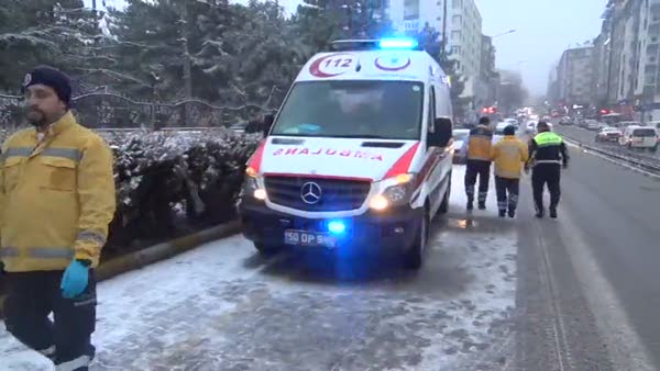 Ambulans öğrenciye çarptı