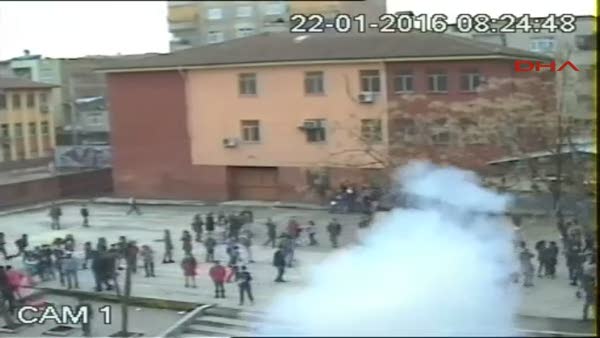 Diyarbakır Okulda yaşanan patlama güvenlik kameralarına yansıdı
