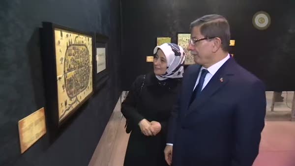Başbakan Davutoğlu, matrakçı nasuhi sergisini gezdi