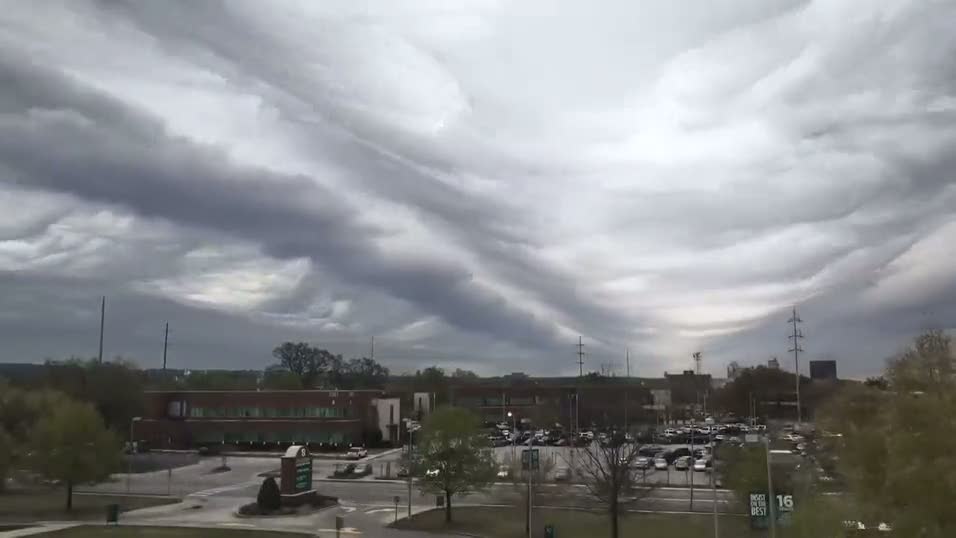 Tuhaf bulutların timelapse görüntüsü
