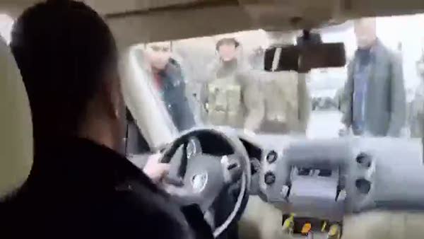 HDP'li vekil aracını askerin üzerine sürdü