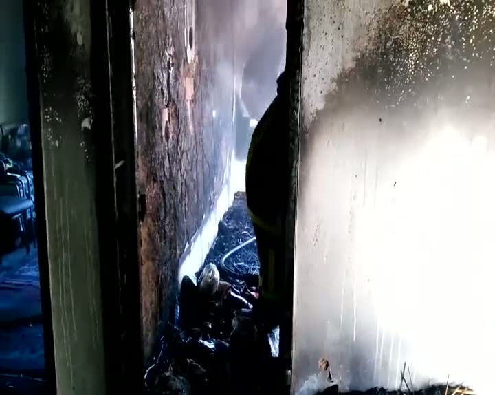 Patlayan televizyon ev kül etti