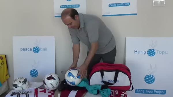 Poşetten Messi forması giyen çocuğa Elazığ'dan hediye