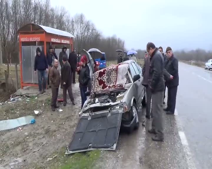 İki araç çarpıştı: 1'i ağır 3 kişi yaralı