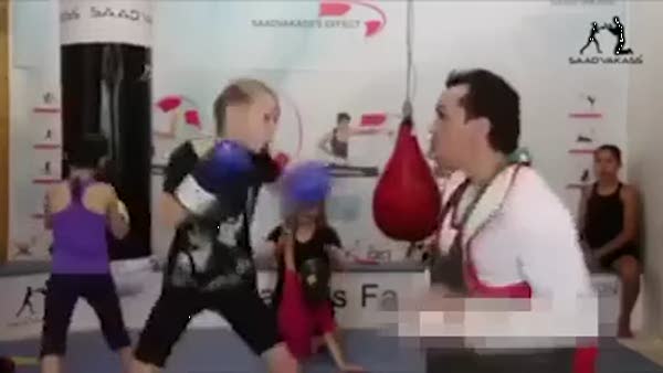 8 yaşındaki boksör kız hızıyla şaşırtıyor