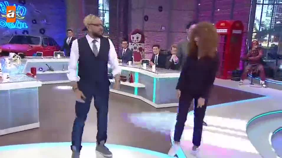 Antonio Stokes, Burcu Esmersoy ve Andrey Polyanin'den dans şov!