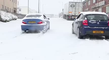 Karlı yolda kış lastiği ve yaz lastiğinin farkı