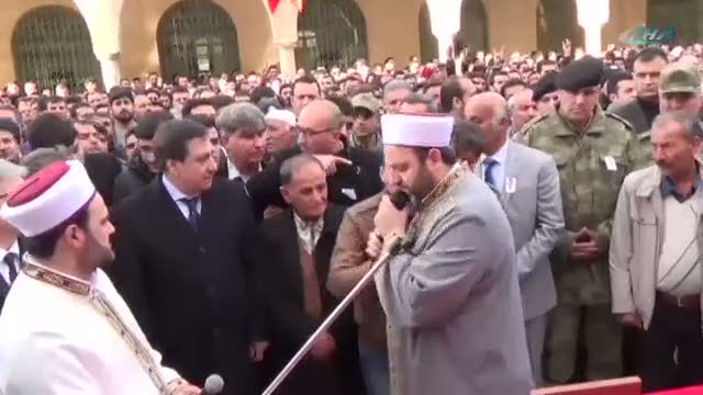Şehidin cenazesinde müftü gözyaşlarına boğuldu