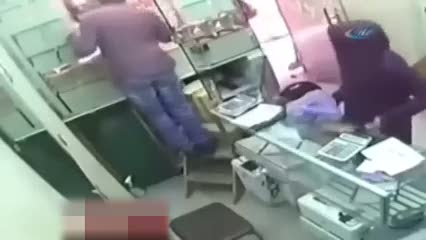Cilveyle kuyumcu soydu