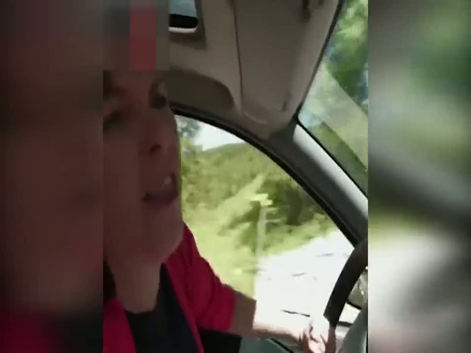 Bisikletçi gökyüzüne uçtu
