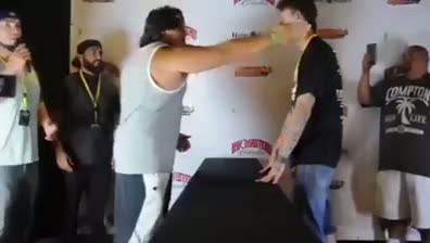 Bayıltan tokat atma mücadelesi