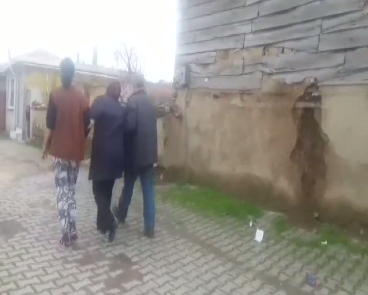Babasını ve köpeğini baltayla doğradı