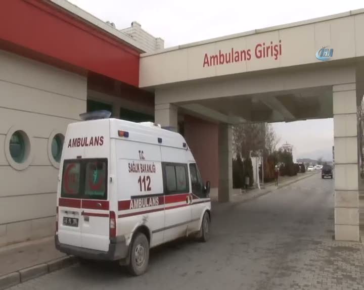 Eski koca şüphelendiği gencin kafasını satırla parçaladı