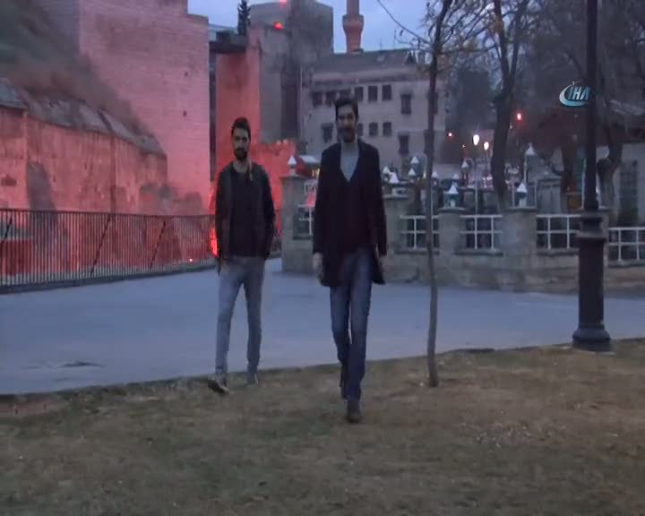 Kaybolan ünlü oyuncuyu vatandaşlar buldu