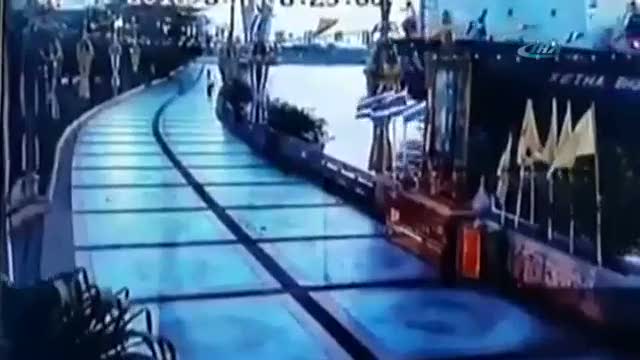 Dev gemi karaya böyle çıktı!
