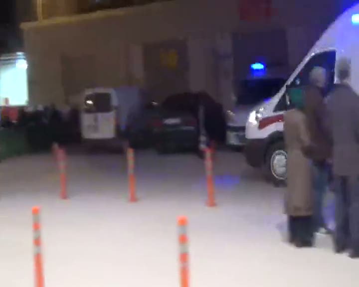 Fatura yüzünden çıkan kavgada baba ve iki oğlu yaralandı