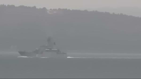 2 Rus savaş gemisi Çanakkale Boğazı'ndan geçti