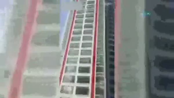 33 katlı binadan böyle atladı