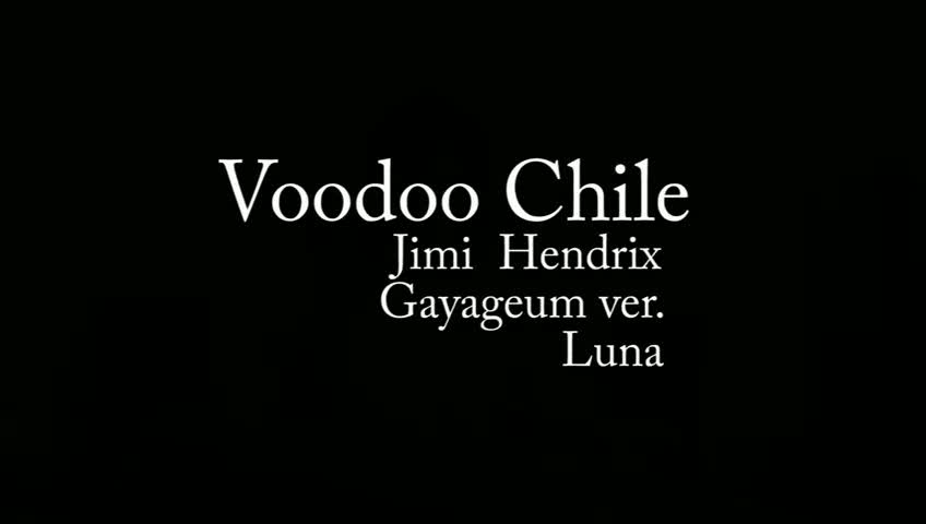 Orta çağ enstrümanıya Jimi Hendrix çalmak