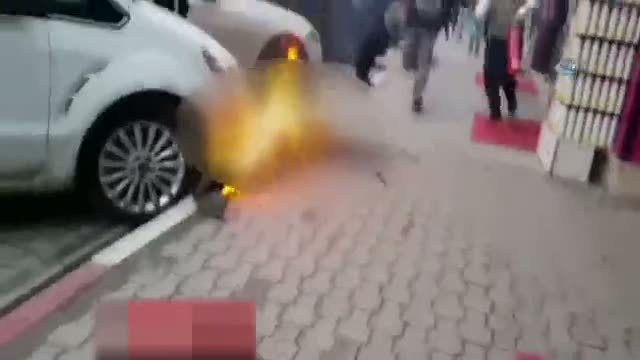 Alev topuna dönerek dördüncü kattan düştü