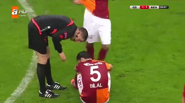 Bilal Kısa gözüne aldığı darbeden dolayı oyuna devam edemedi